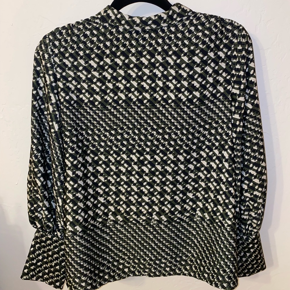 Who What Wear green/black/tan blouse. Size XS.